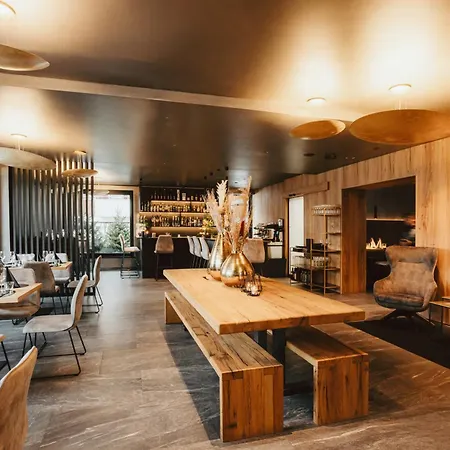 Almmonte Präclarum Suites Design Hotel-3